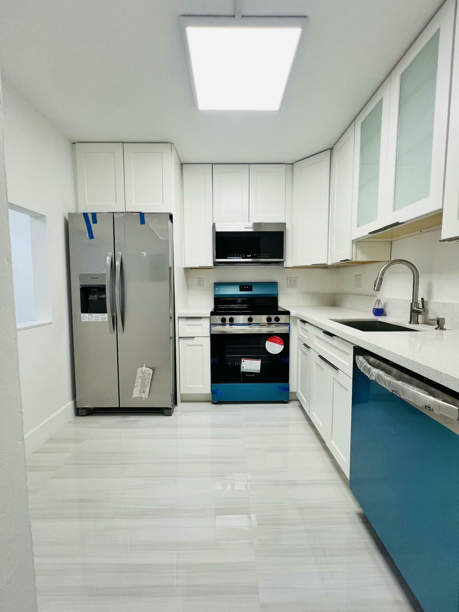 Property Photo: 9440 SW 8th Street 317 FL 33428
