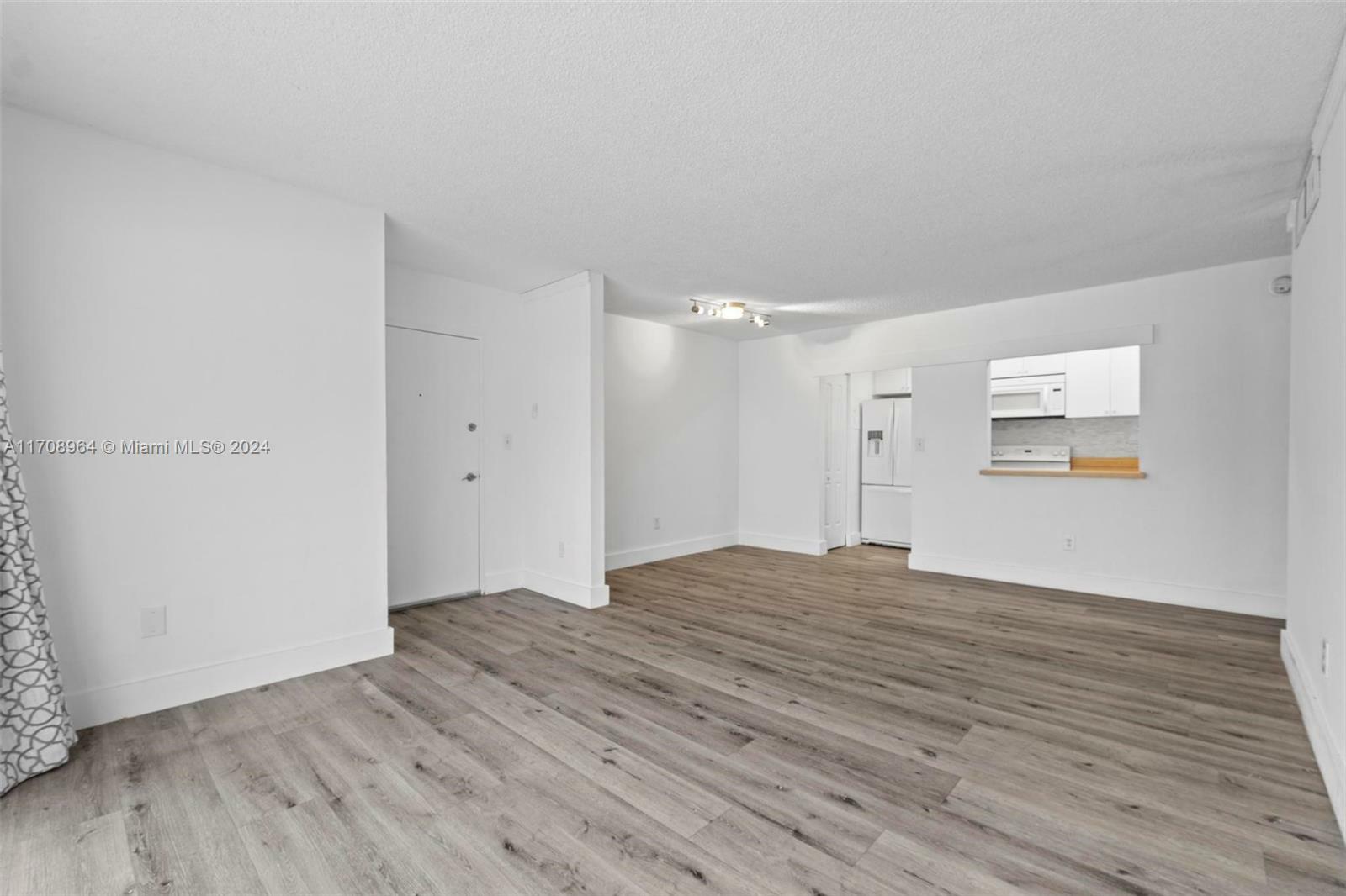 Property Photo:  4420 NW 79th Ave 2E  FL 33166 