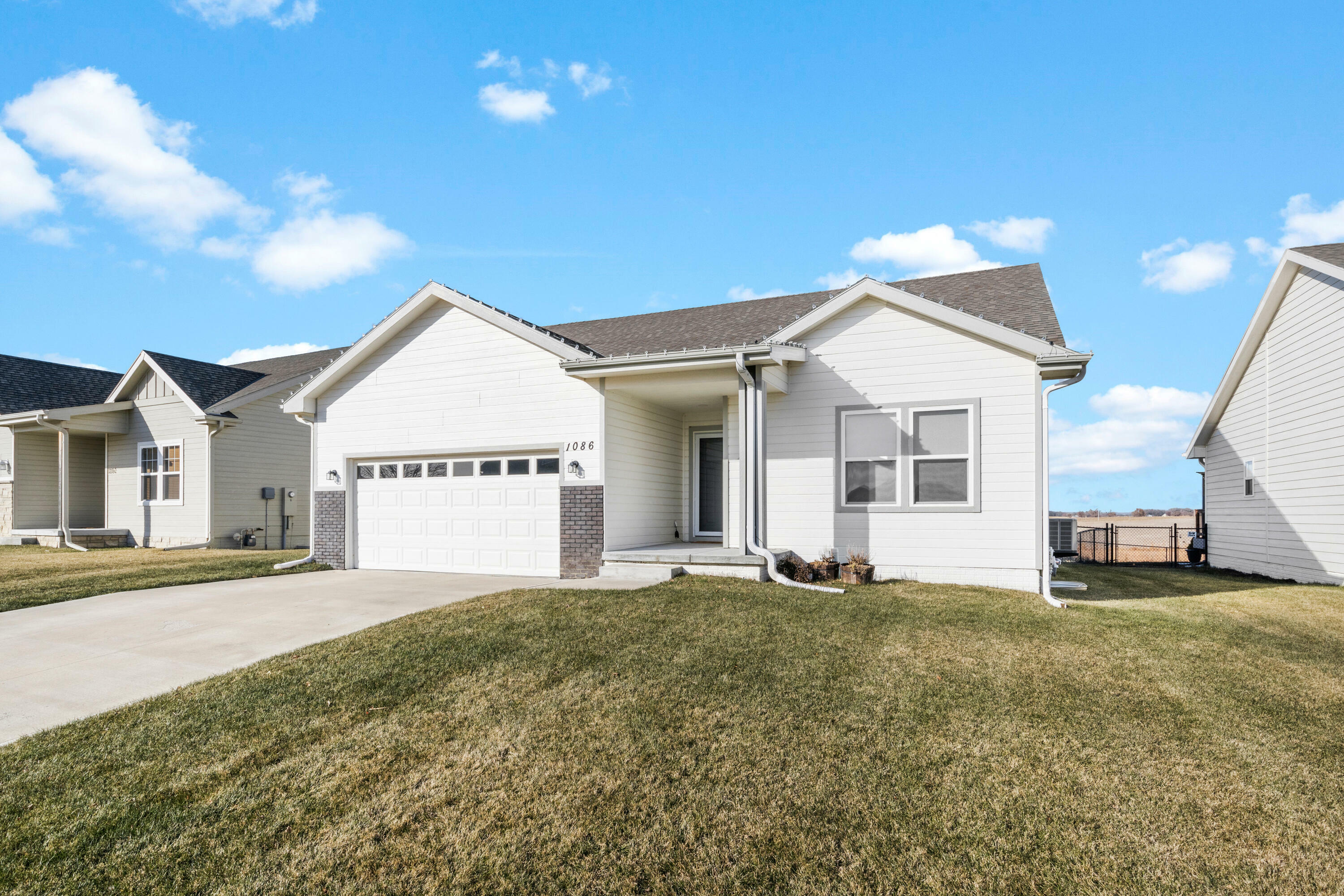 Property Photo:  1086 Deveron Drive  IA 51503 