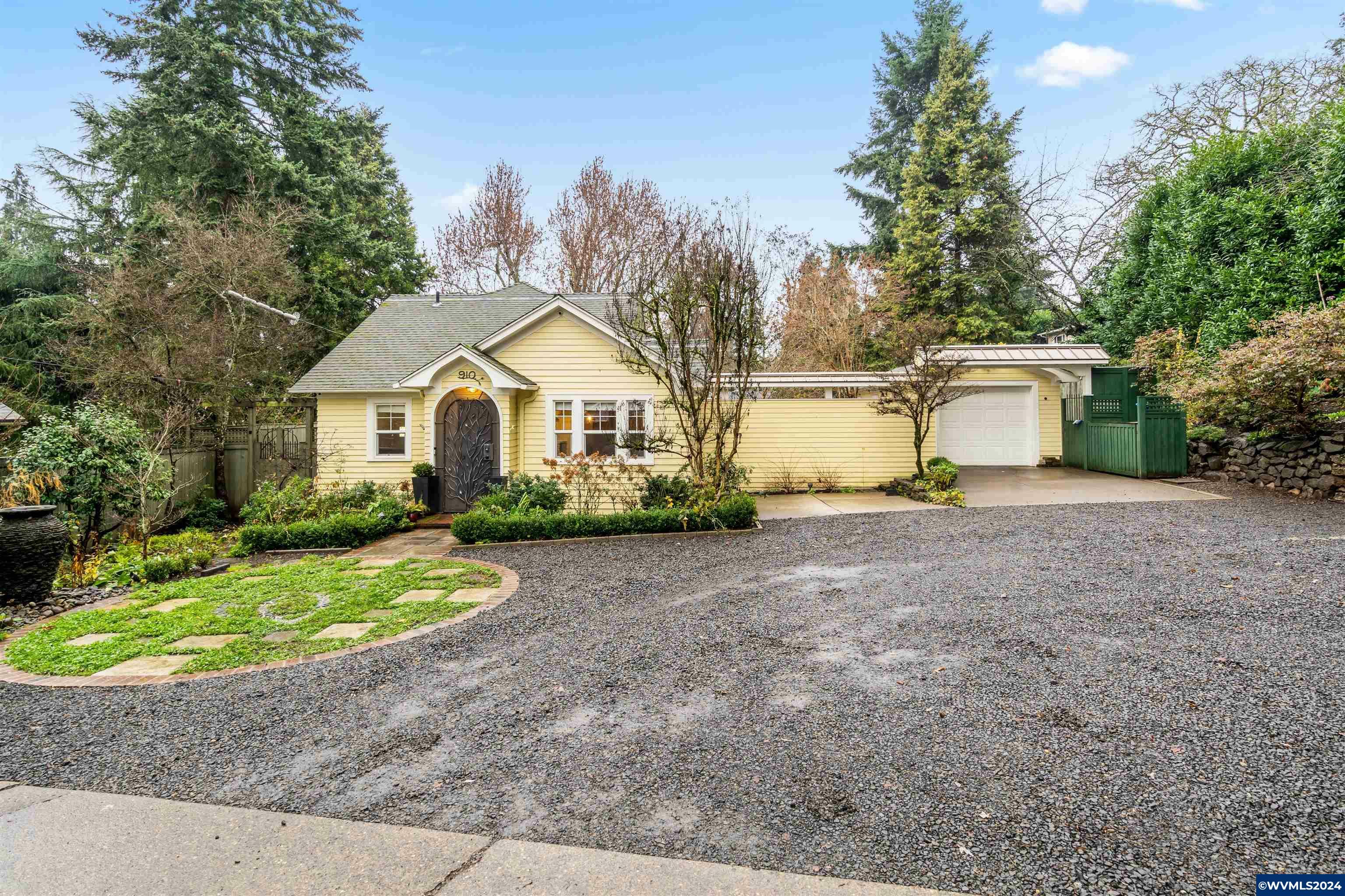 Property Photo:  910  Madrona Av SE  OR 97302 