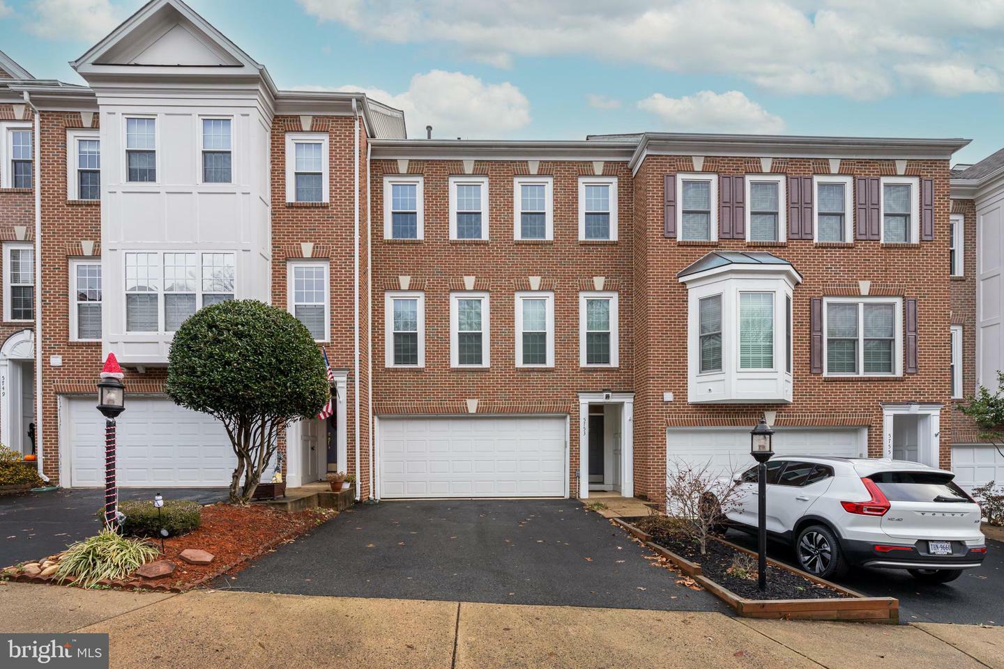 5753 Governors Pond Circle  Alexandria VA 22310 photo