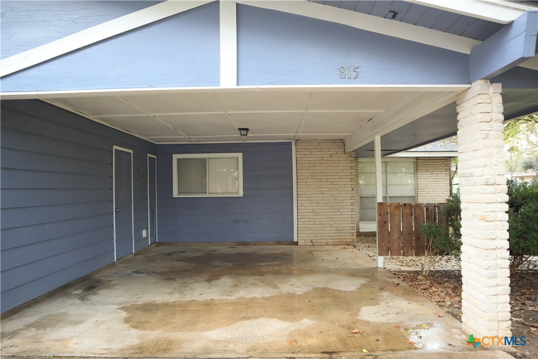 Property Photo:  815 Burges Street  TX 78155 