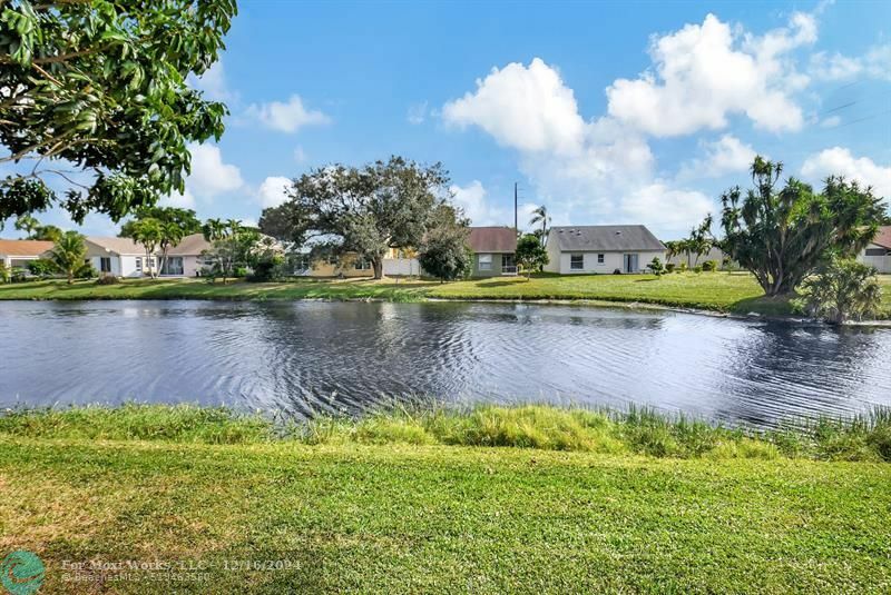 Property Photo:  19 Bentwater Cir  FL 33426 