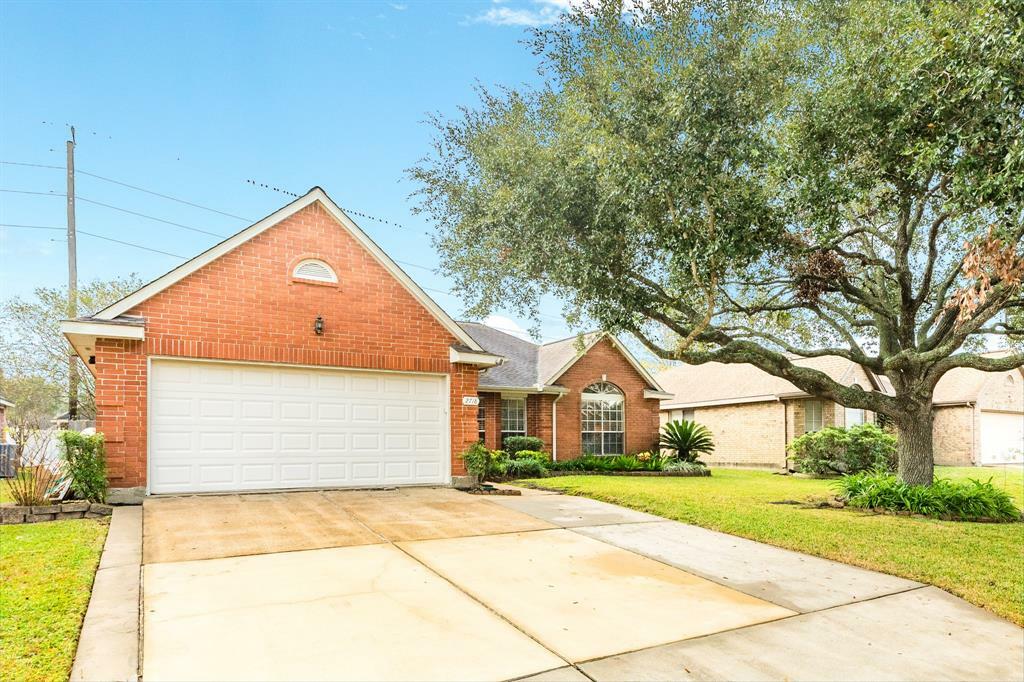 Property Photo:  2718 N Larkspur Circle  TX 77584 