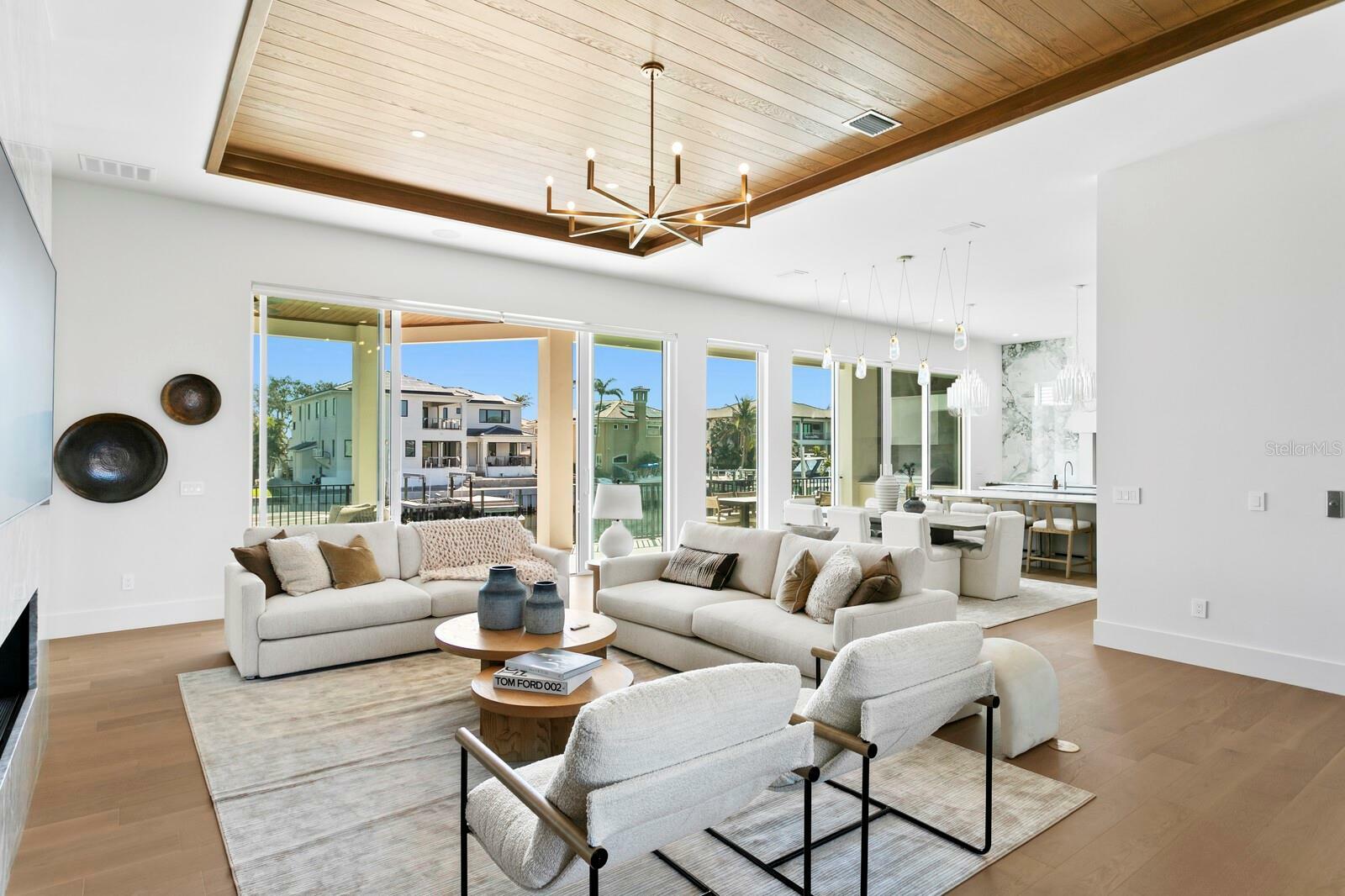 Property Photo: 1940 Hawaii Avenue NE FL 33703