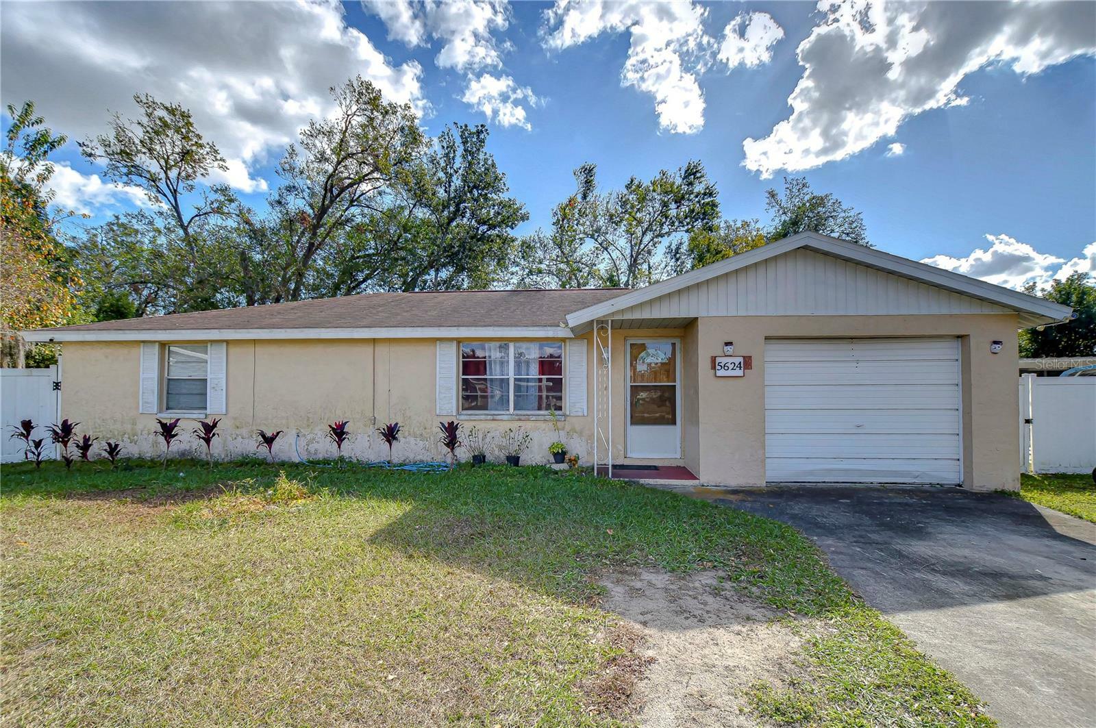 Property Photo: 5624 McCoy Court FL 33542