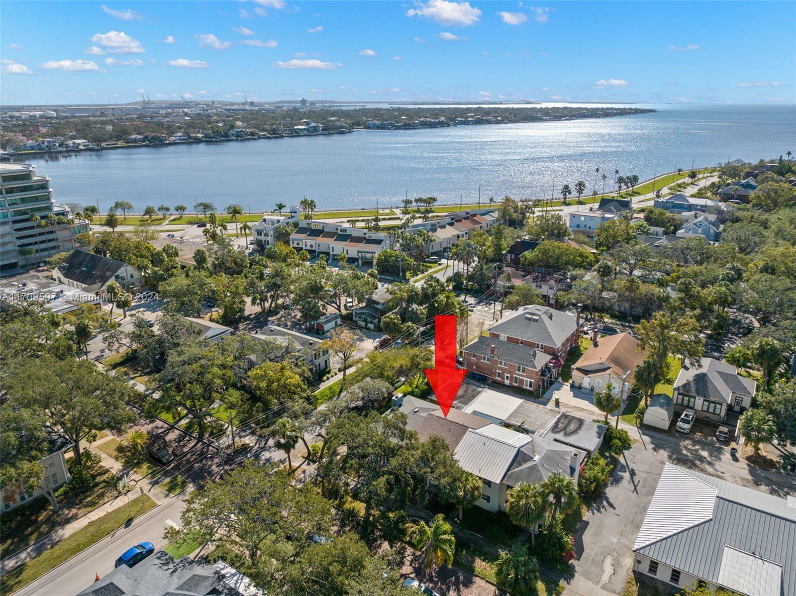 Property Photo:  702 W Bay St B  FL 33606 