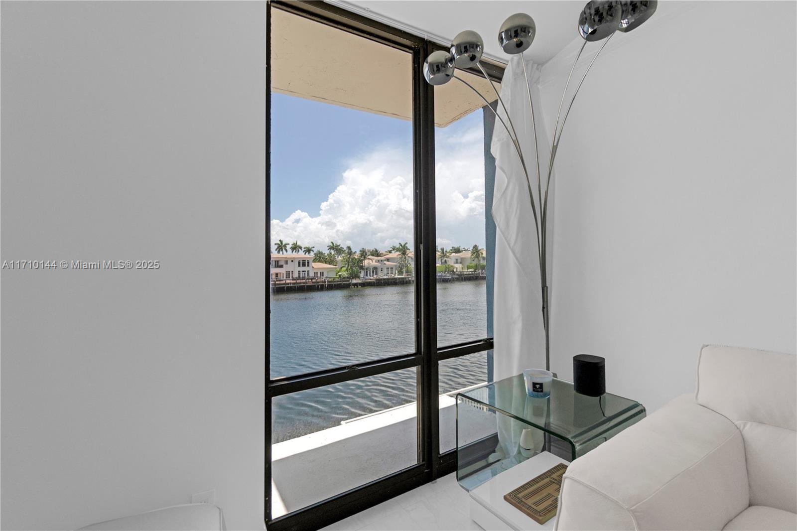 Property Photo:  1600 S Ocean Dr 2F  FL 33019 
