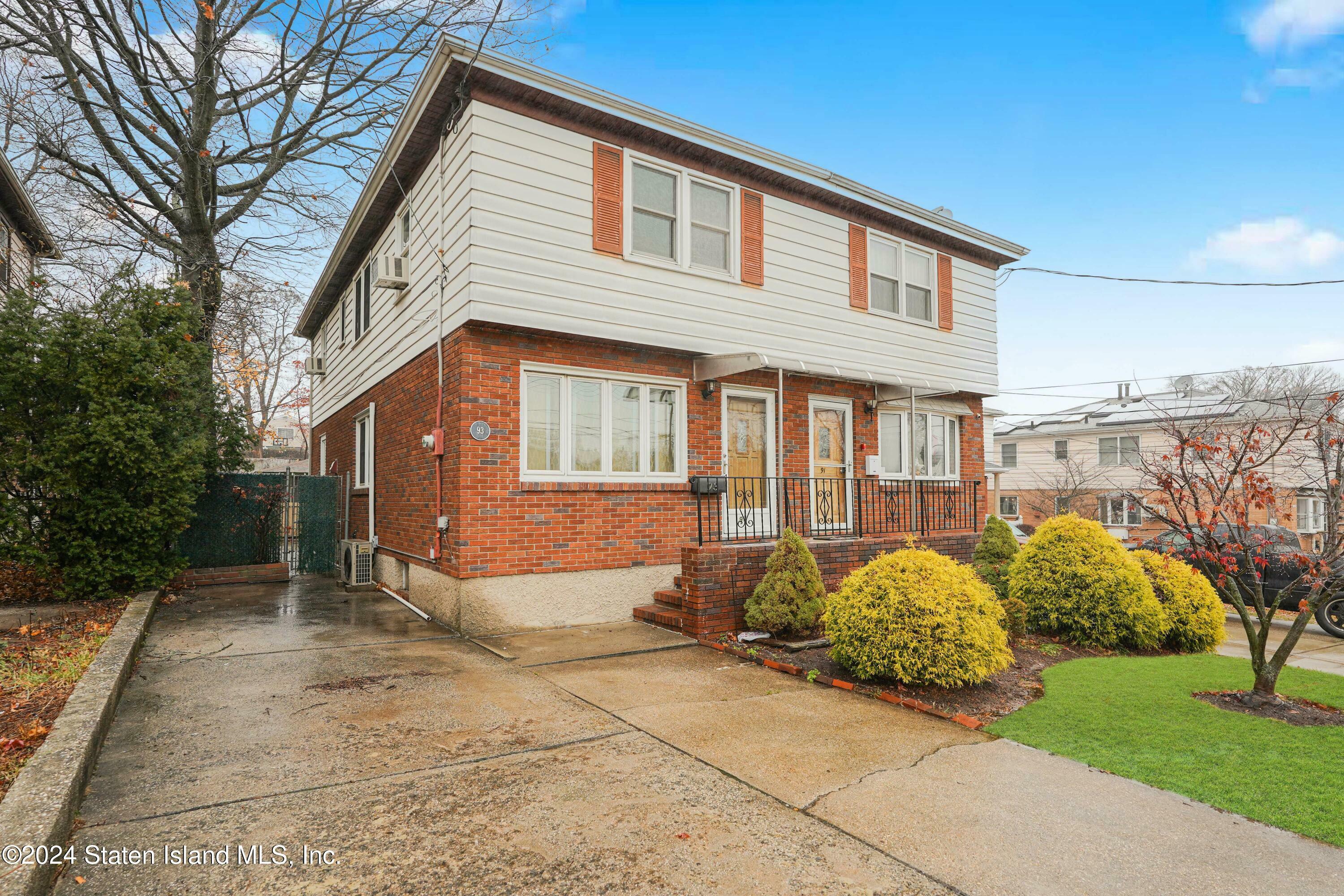 Property Photo:  93 Lyman Avenue  NY 10305 