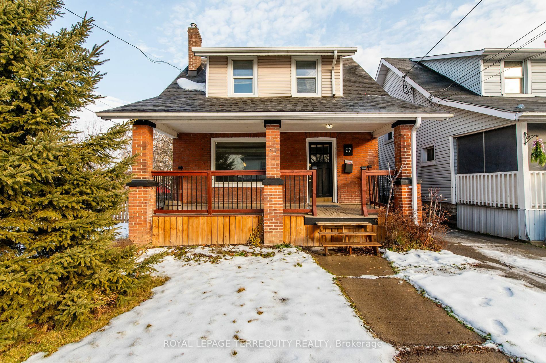 Property Photo:  17 Dunbar St  ON K8P 3R6 