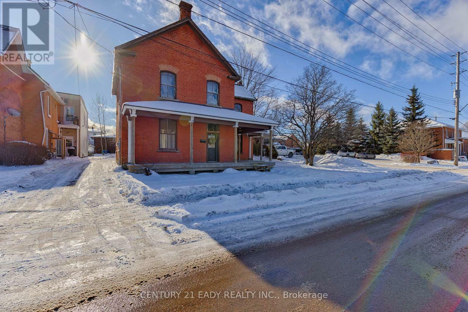 Photo de la propriété:  392 Isabella Street  ON K8A 5T5 