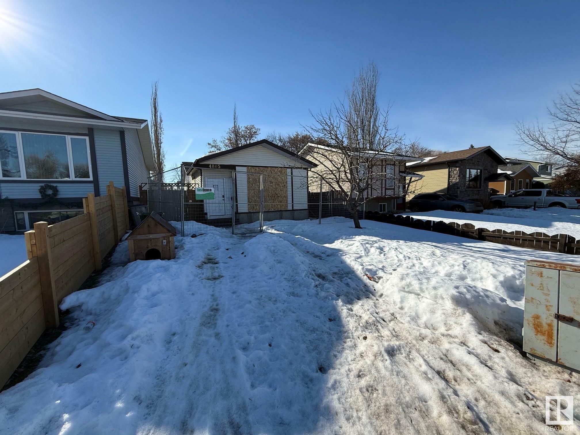 Property Photo:  4805 44 Avenue  AB T4X 1G3 