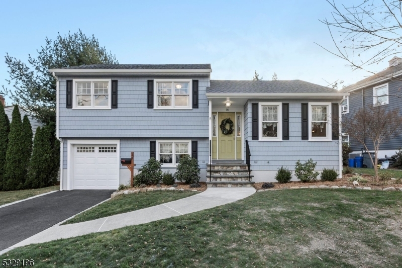 Property Photo:  18 Elmbrook Pl  NJ 07003 