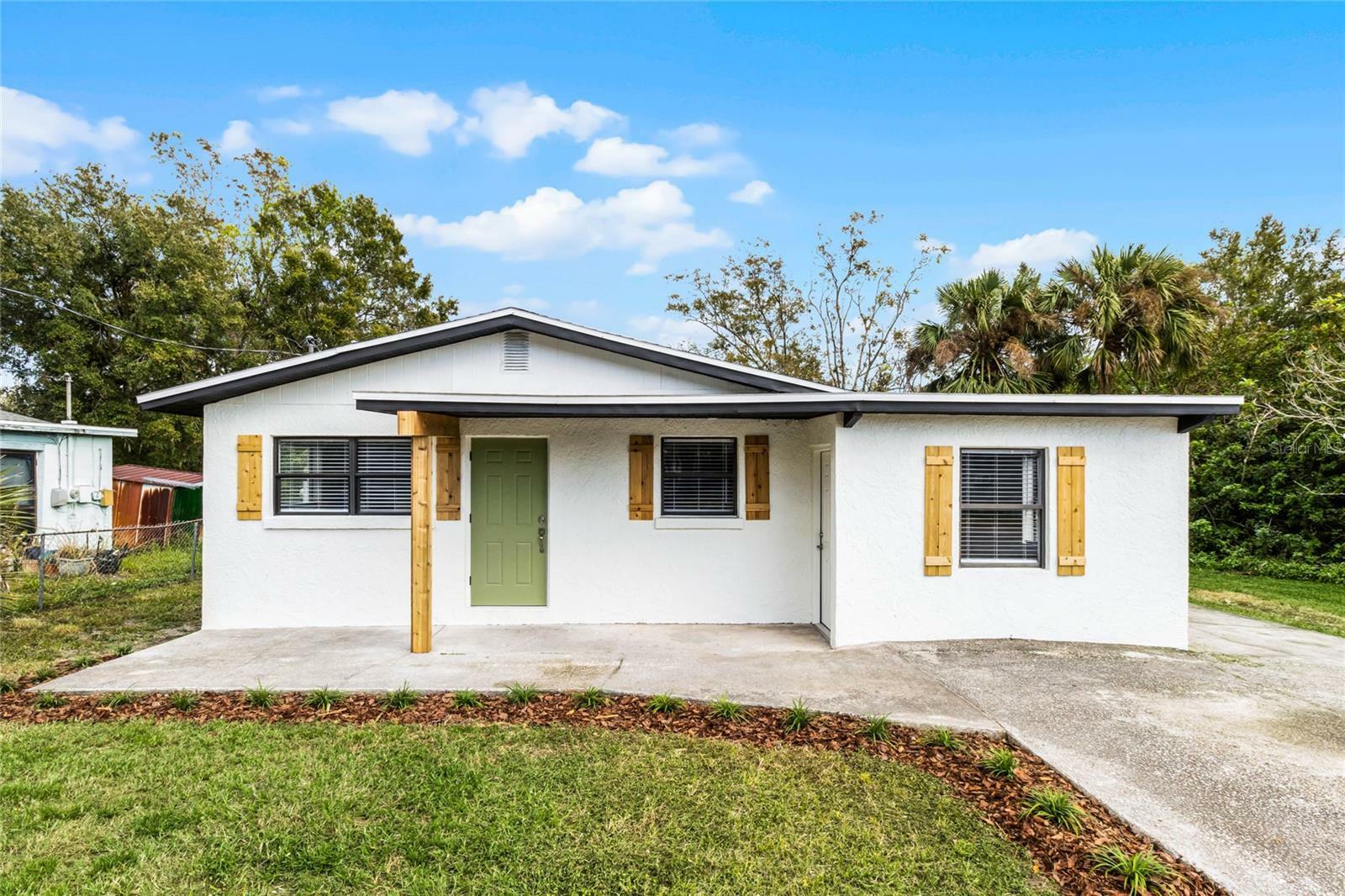 Property Photo: 625 N 3rd Street FL 33850