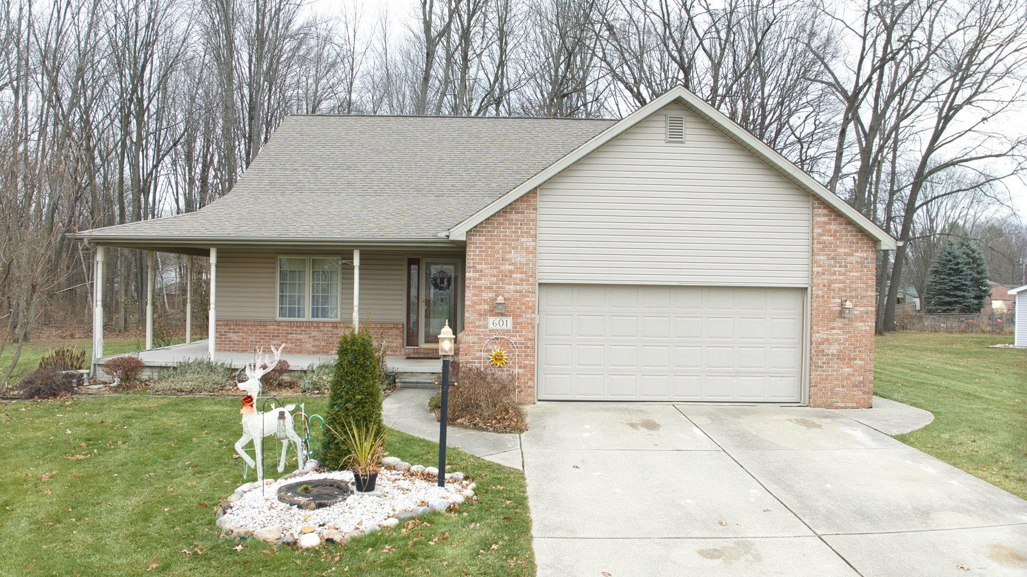 Property Photo:  601 Mill Creek Court  MI 48420 