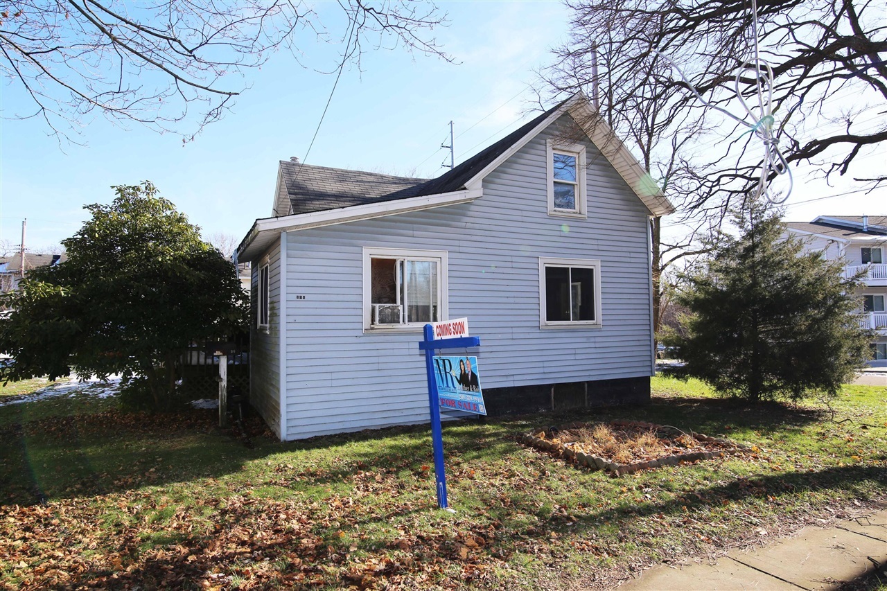 Property Photo:  406 Spring Street  MI 49093 