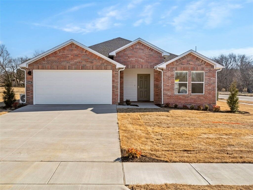 Property Photo: 3105 N Bella Street AR 72761