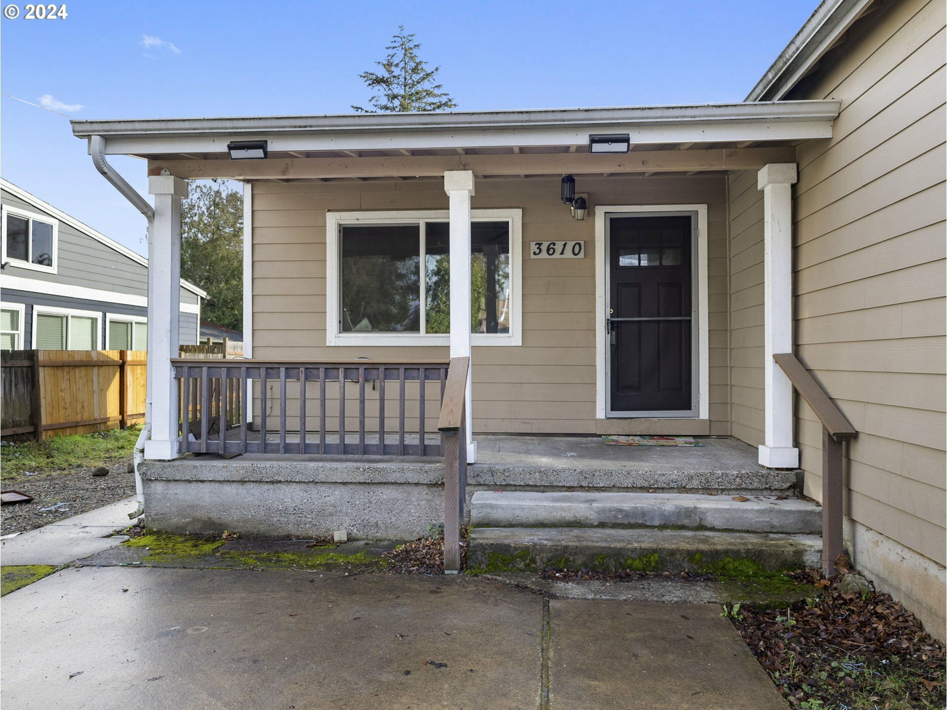 Property Photo:  3610 SE 141st Ave  OR 97236 