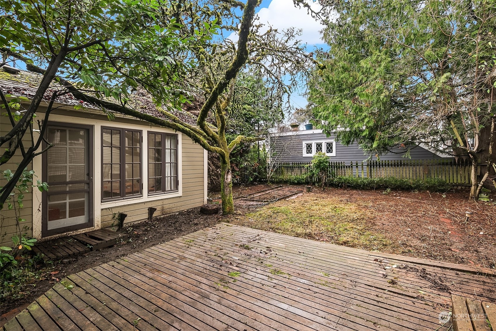 Property Photo:  2151 E Hamlin Street  WA 98112 