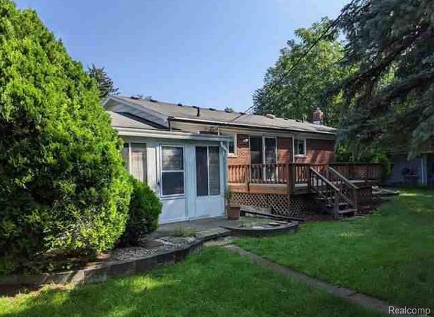 Property Photo:  356 E Hurst Drive  MI 48085 