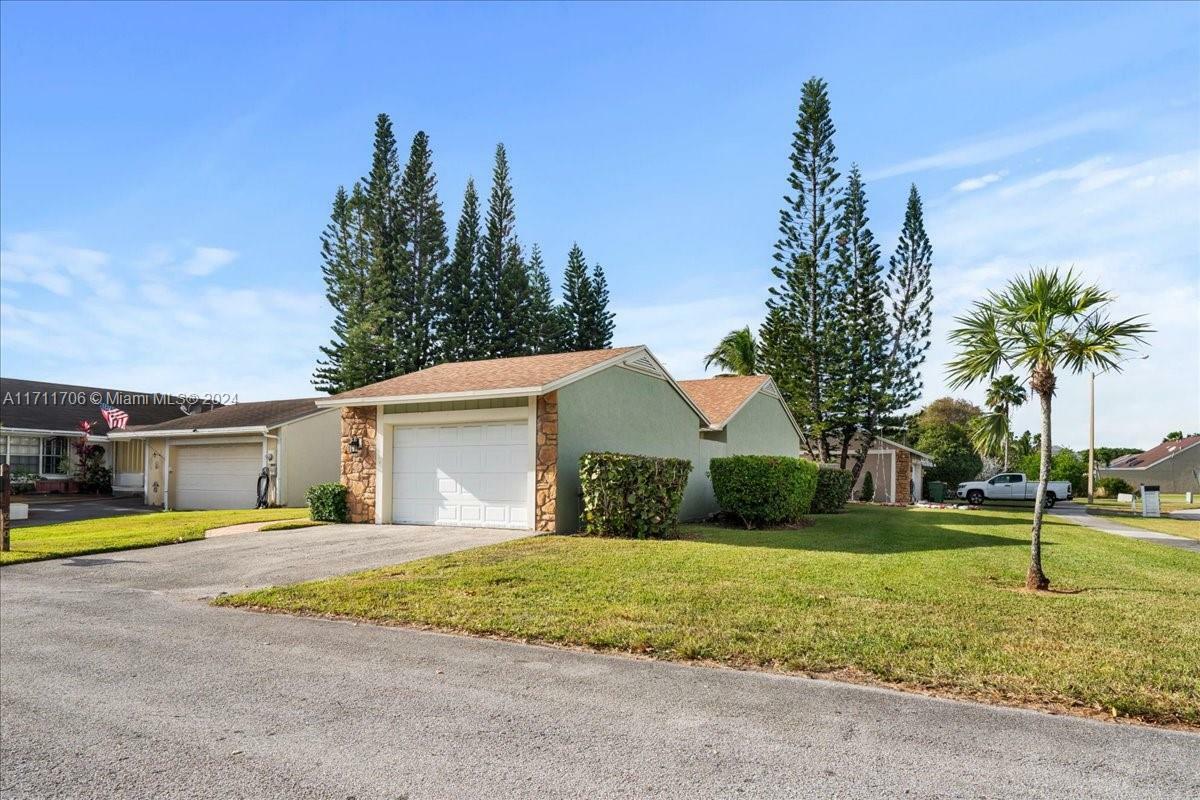 Property Photo:  1350 Pelican Ct  FL 33035 