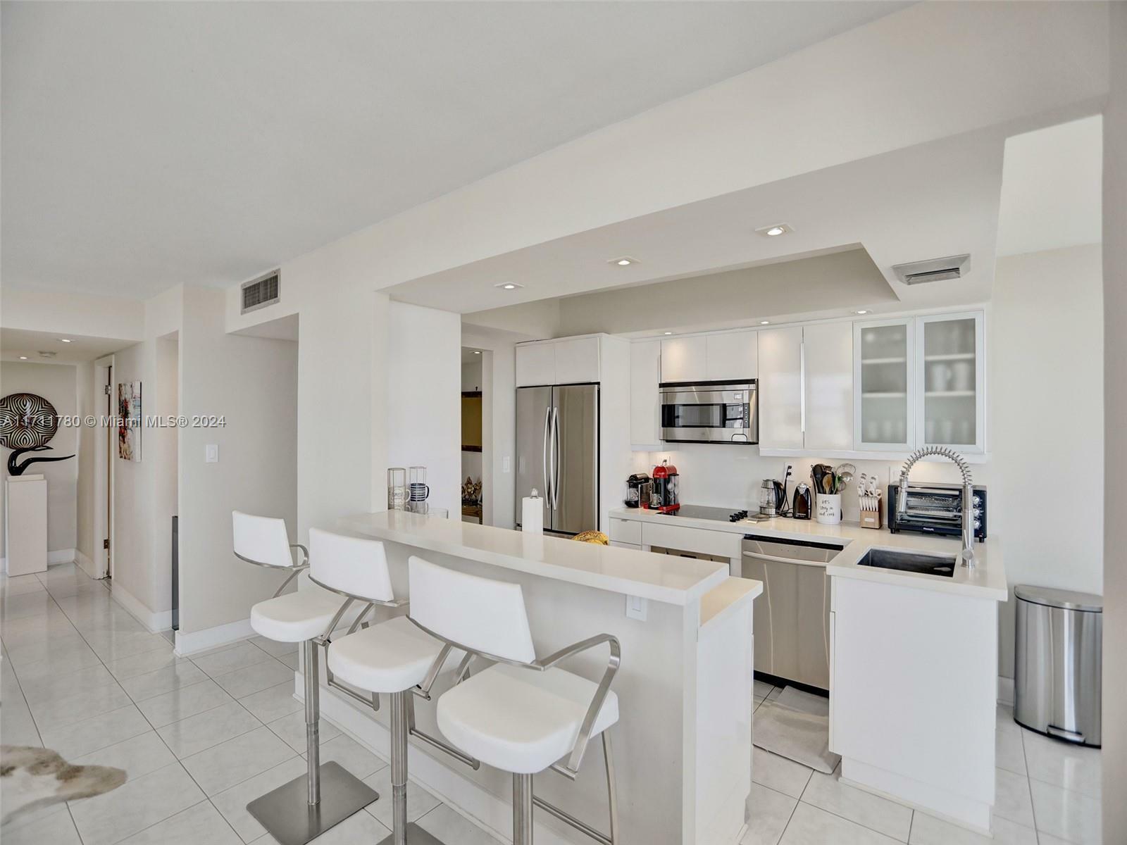 Property Photo:  18011 Biscayne Blvd 1904  FL 33160 