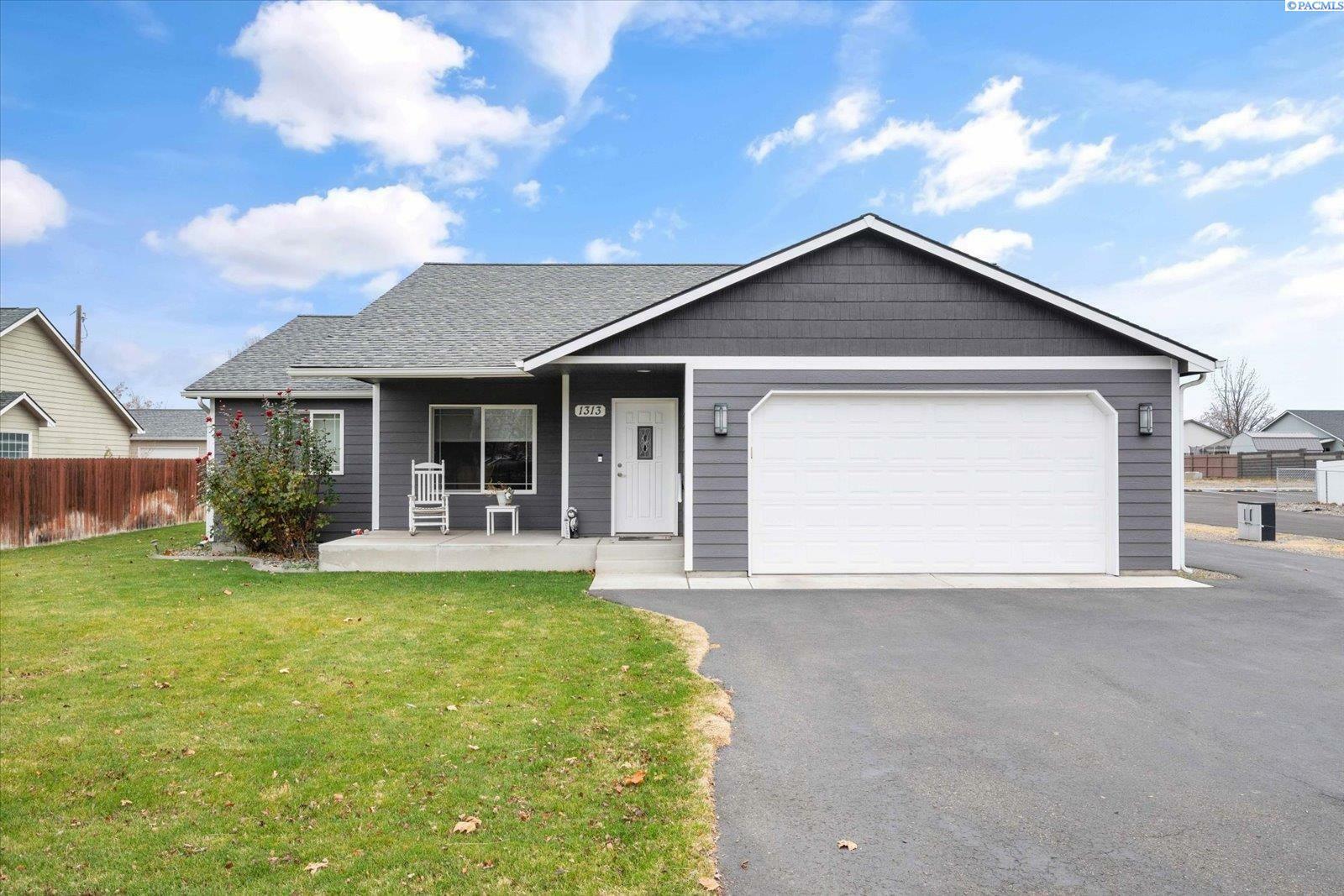 Property Photo:  1313 N Rd 44  WA 99301 