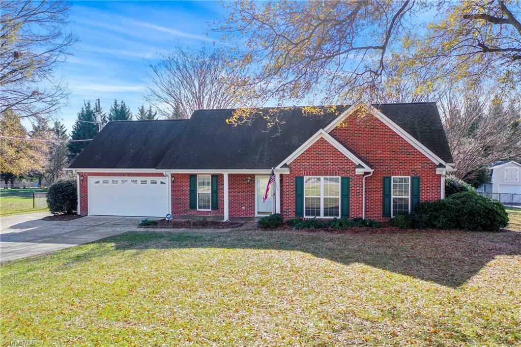 Property Photo:  2519 Sunnycrest Drive  NC 27320 