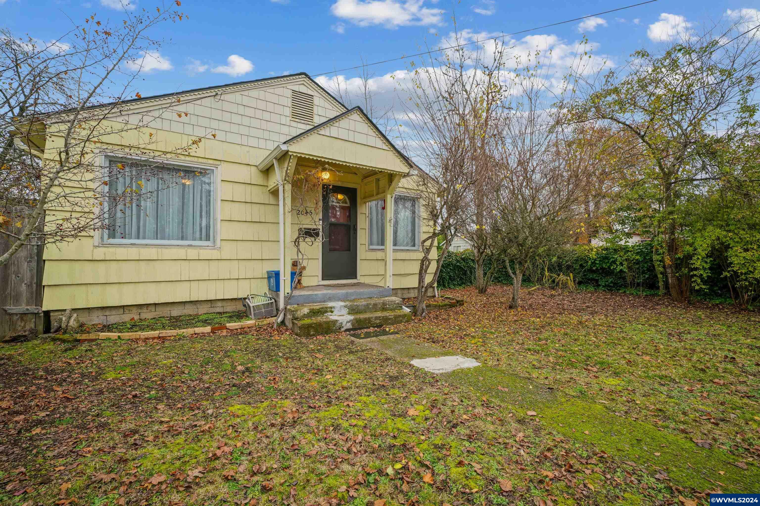 Property Photo:  2045  Lee St SE  OR 97301 