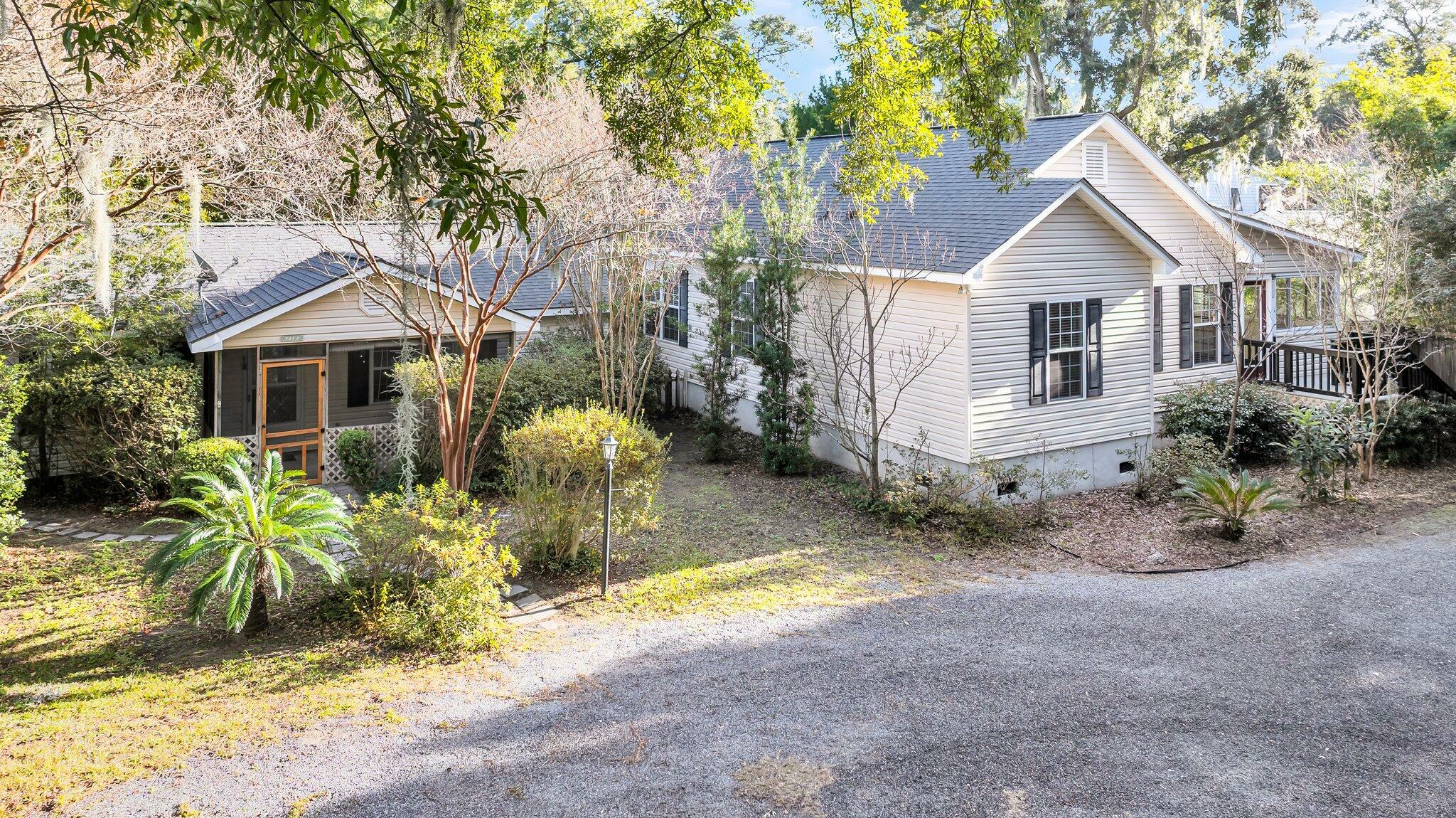 Property Photo:  733 Fort Johnson Road  SC 29412 