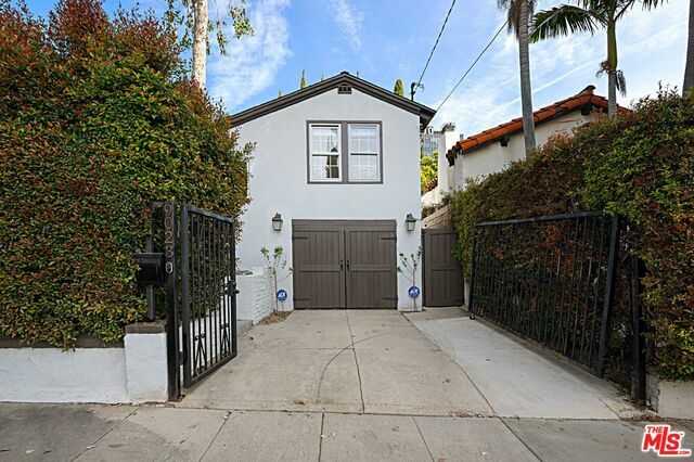 Property Photo:  9023 Phyllis Ave  CA 90069 