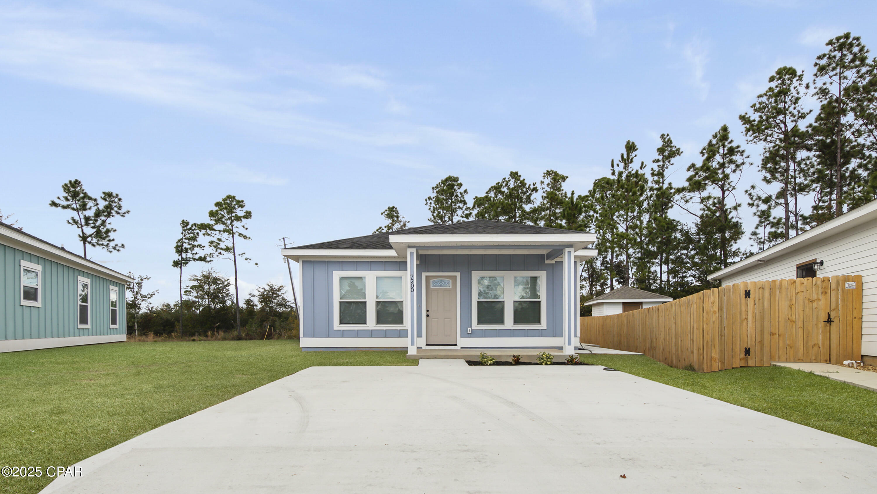 Property Photo: 7200 Lake Suzzanne Way FL 32404