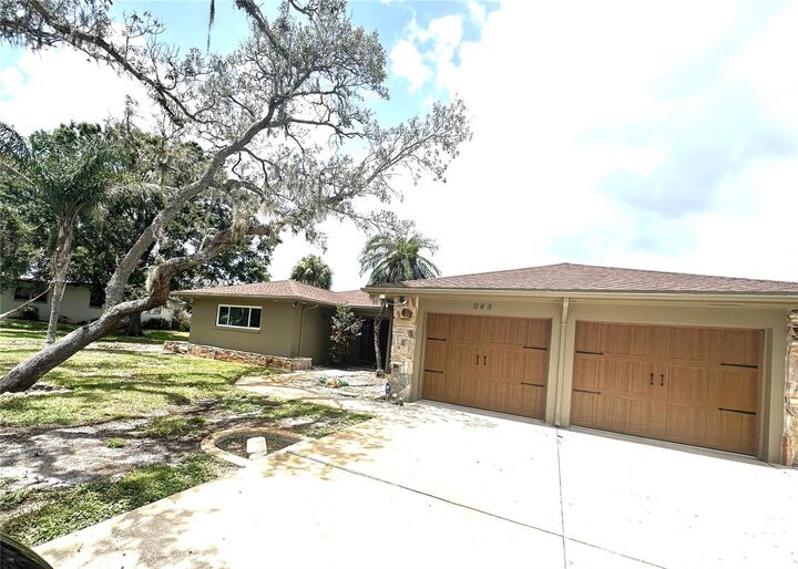 945 Bayshore Drive  Tarpon Springs FL 34689 photo