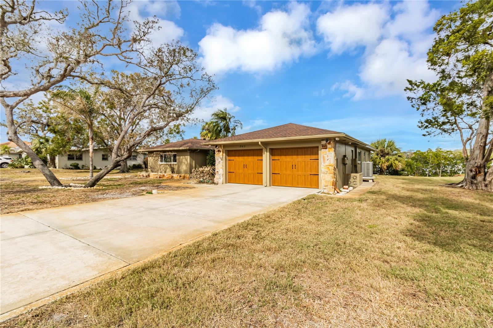 Property Photo: 945 Bayshore Drive FL 34689