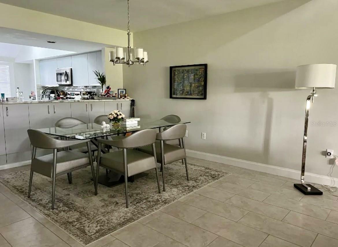 Property Photo:  5726 Doral Court  FL 34243 