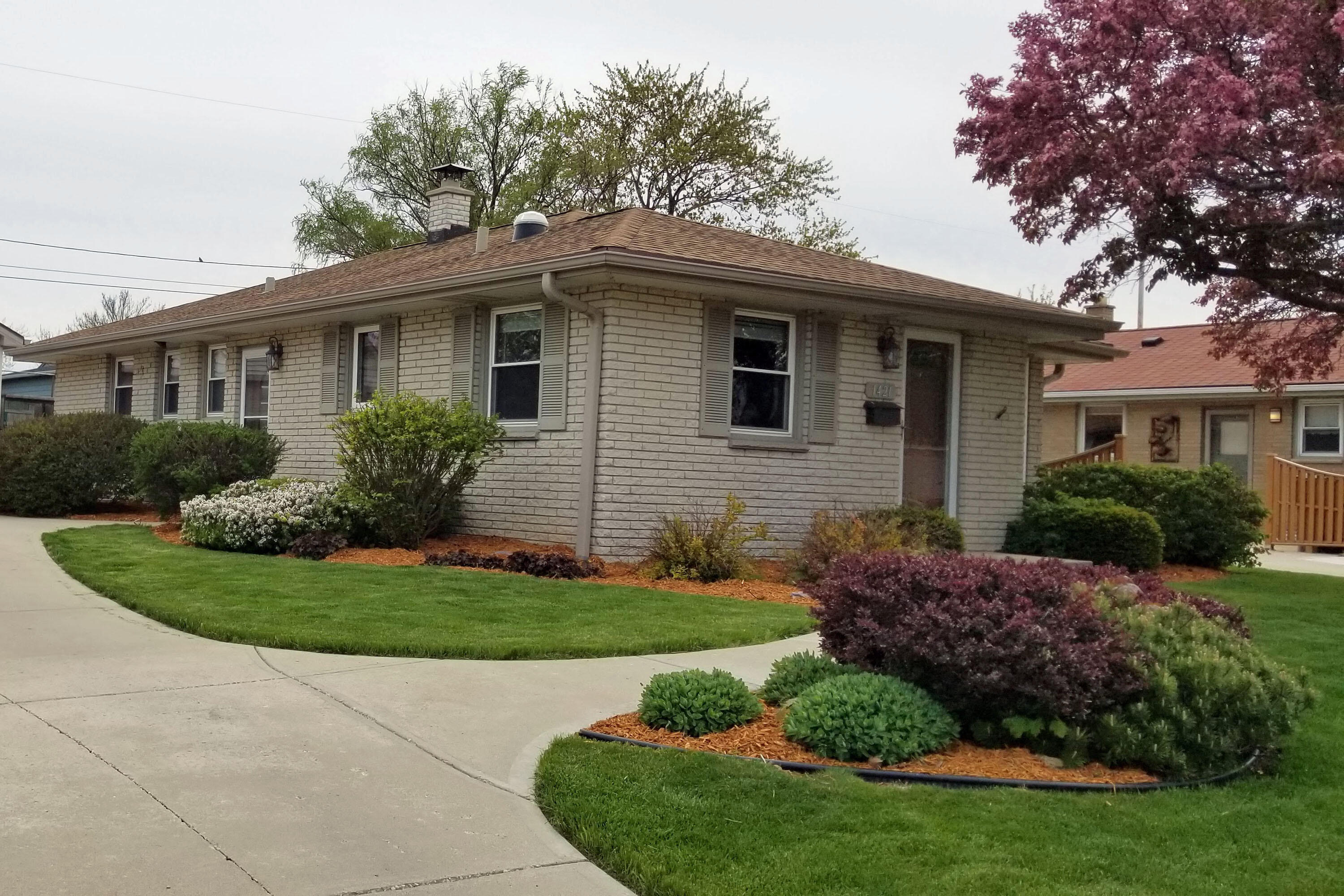 Property Photo: 1421 W Klein Ave WI 53221