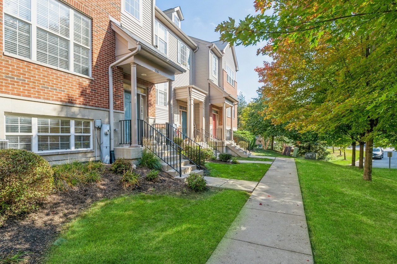 Property Photo:  336 Station Park Circle 336  IL 60030 