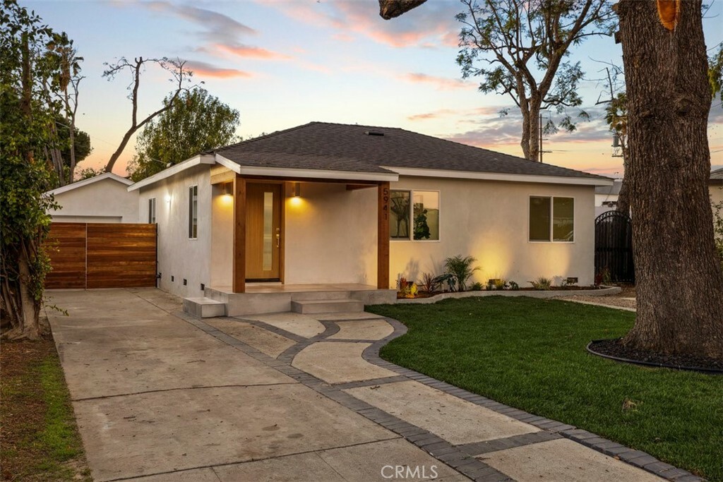 Property Photo:  5941 Tobias Avenue  CA 91411 