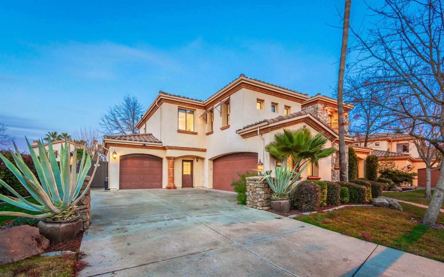 Property Photo: 424 Calabria Court CA 95747