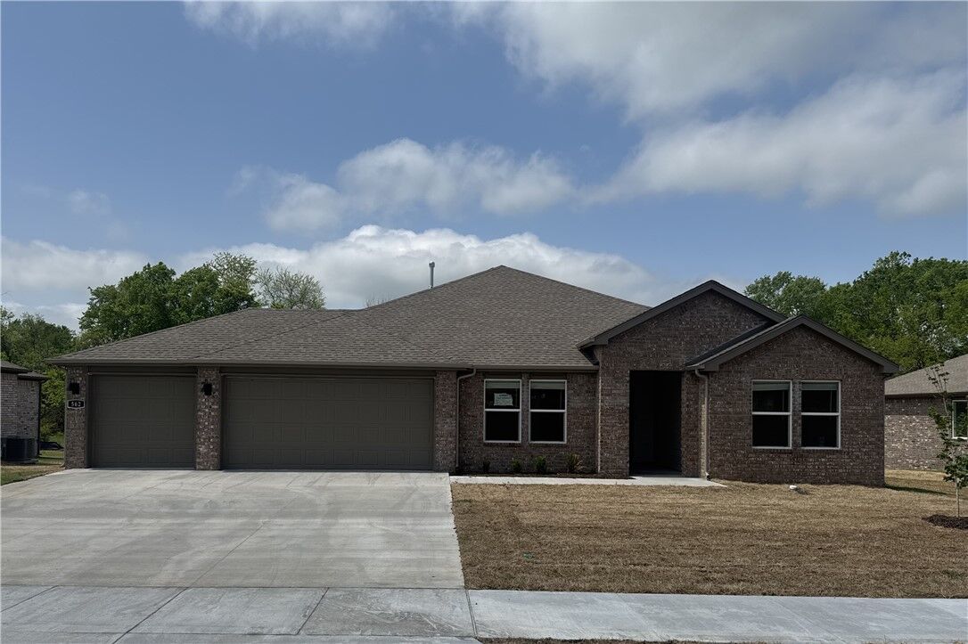 Property Photo:  562 Terrace Avenue  AR 72753 