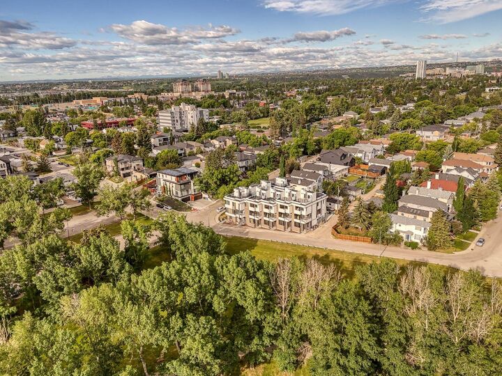 Photo de la propriété: 2301 13 Street NW AB T2M 1T8