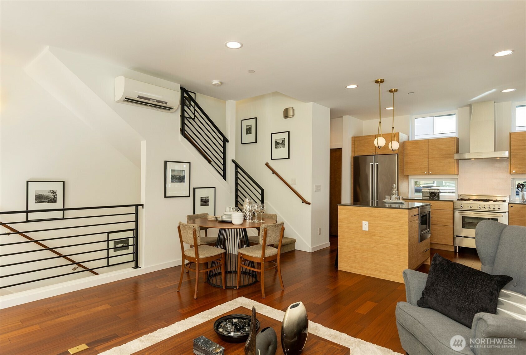 Property Photo: 1142 10th Avenue E A WA 98102