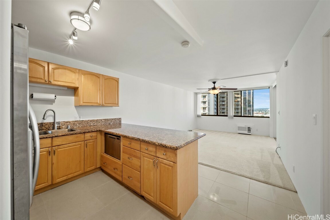 Property Photo:  1255 Nuuanu Avenue E2712  HI 96817 