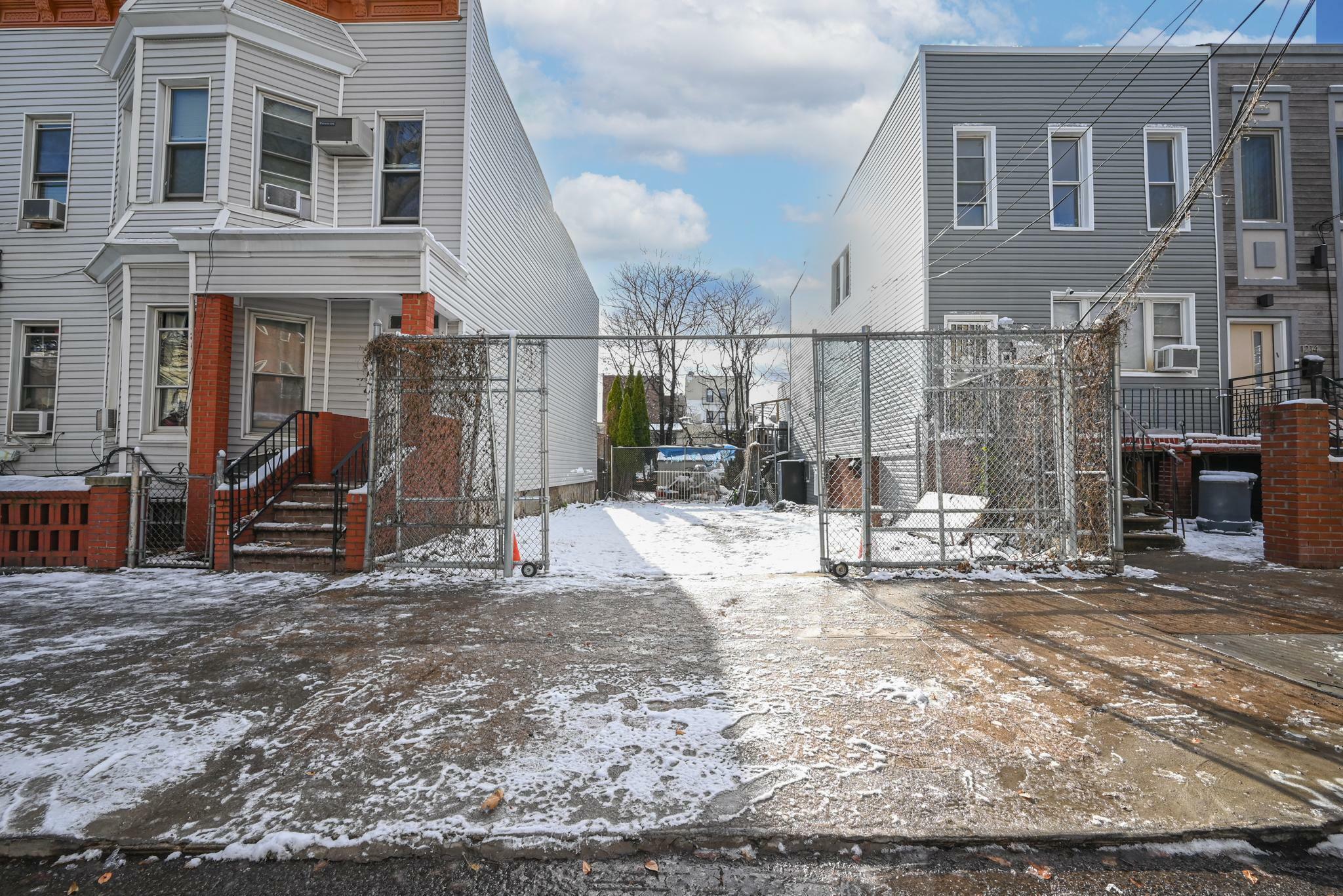 Property Photo:  1216 30th Drive  NY 11102 