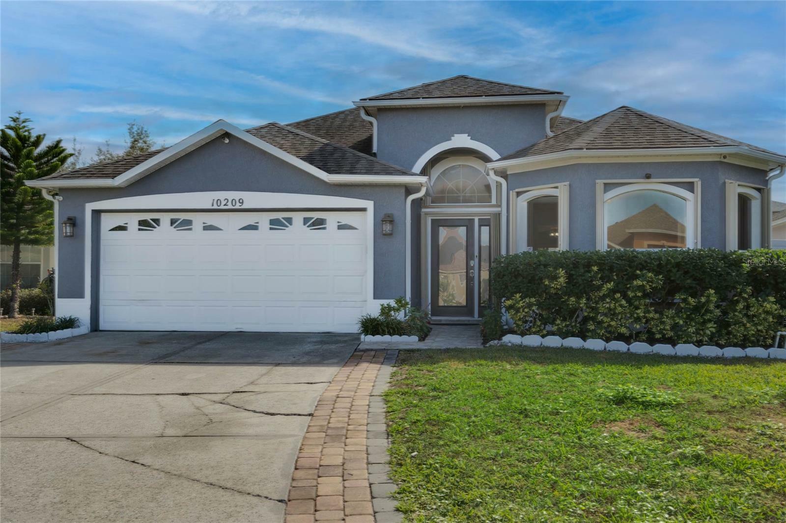 Property Photo:  10209 Andover Point Circle  FL 32825 