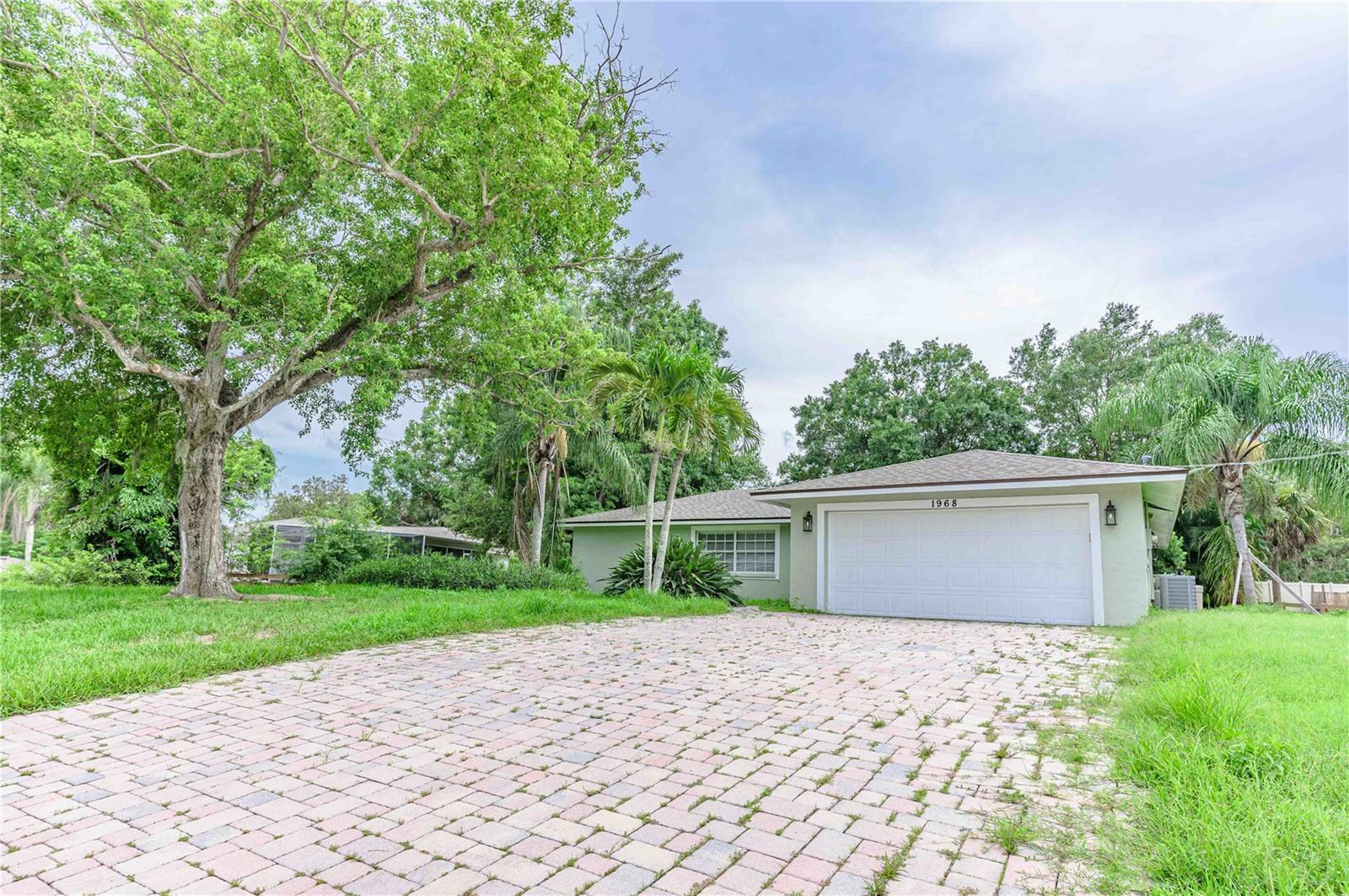 Property Photo:  1968 Rolling Green Circle  FL 34240 