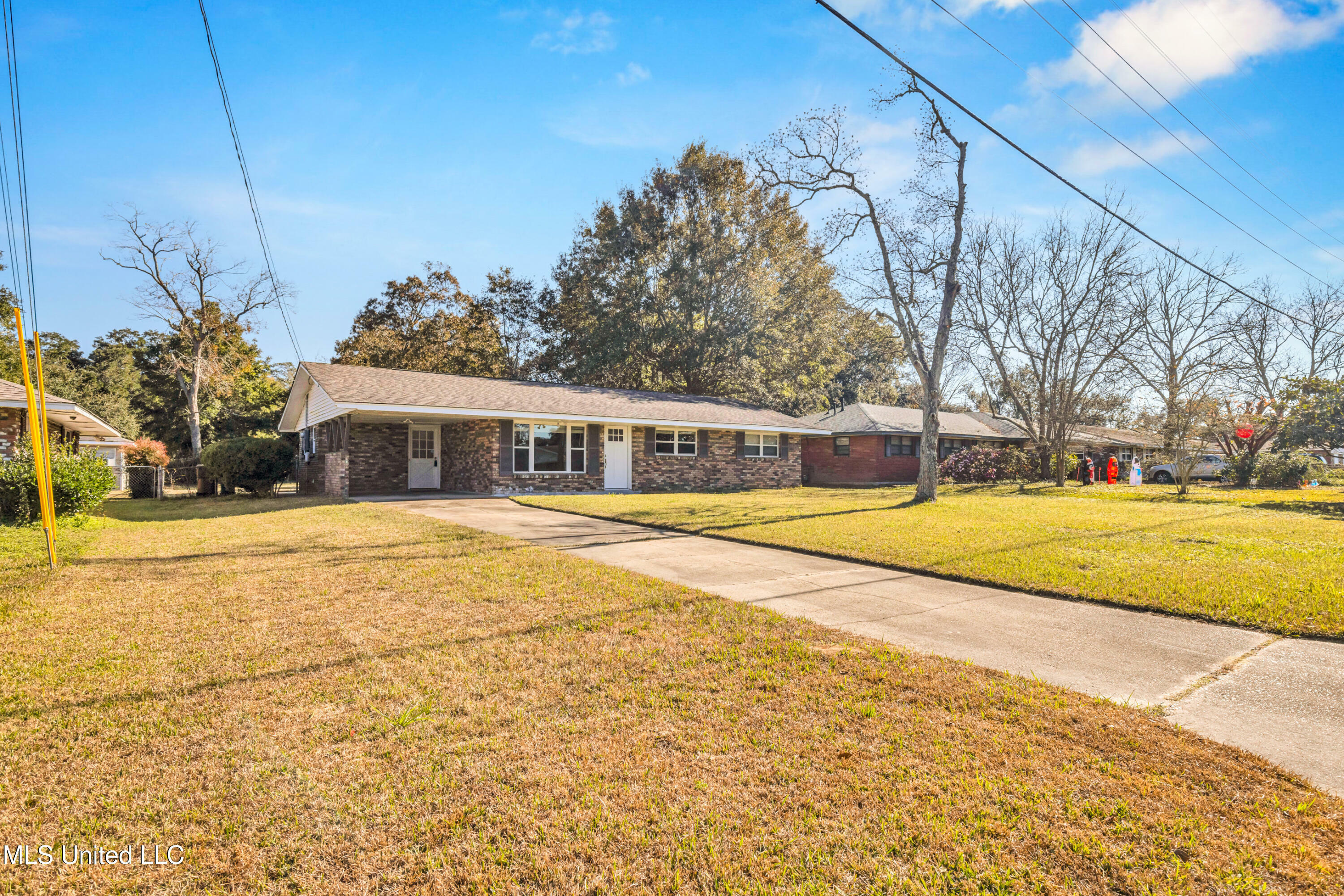 Property Photo:  208 Saint Augustine Drive  MS 39560 