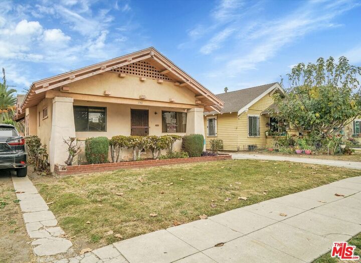 Property Photo:  1743 W 39th Place  CA 90062 