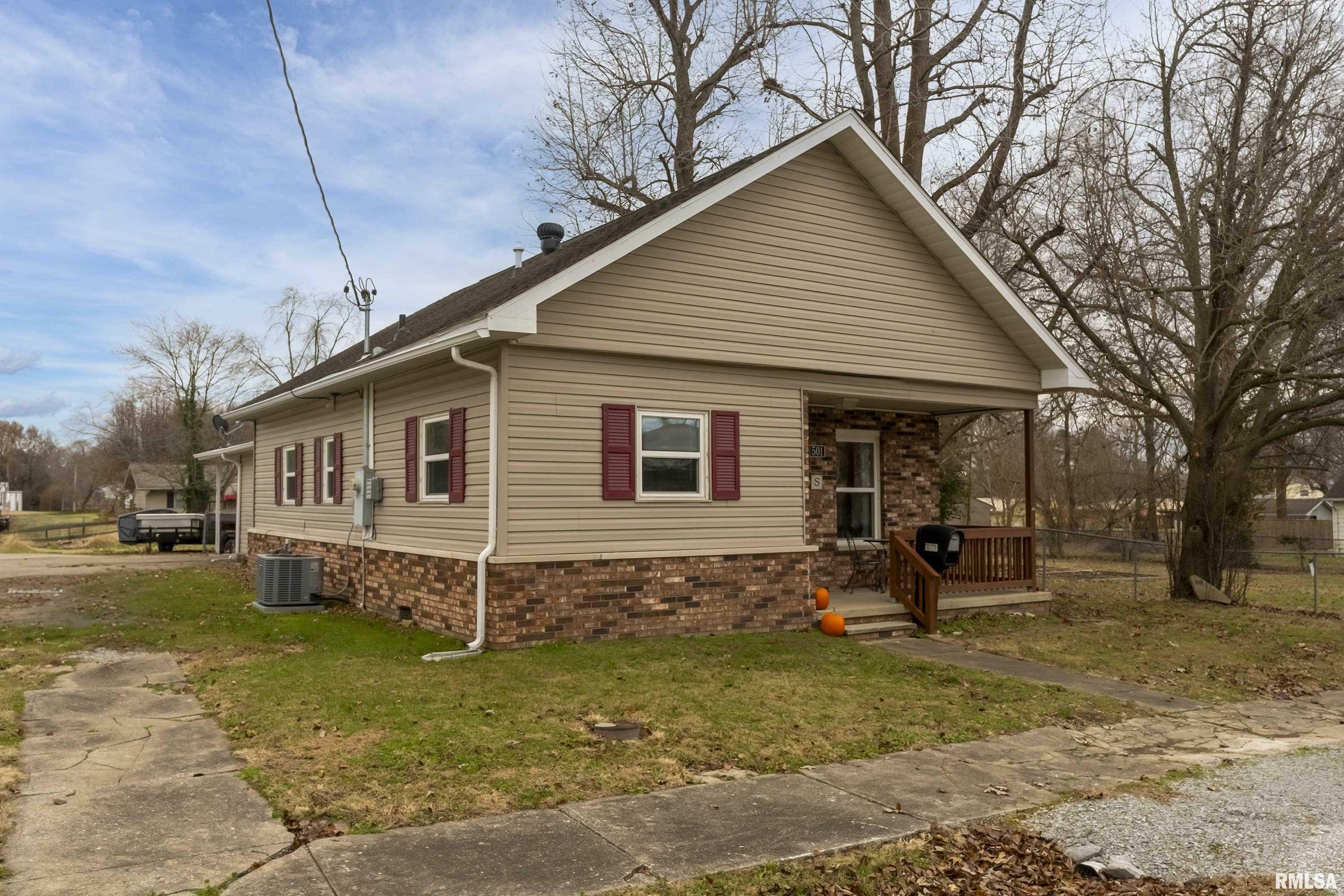 Property Photo:  501 S Binkley Street  IL 62896 