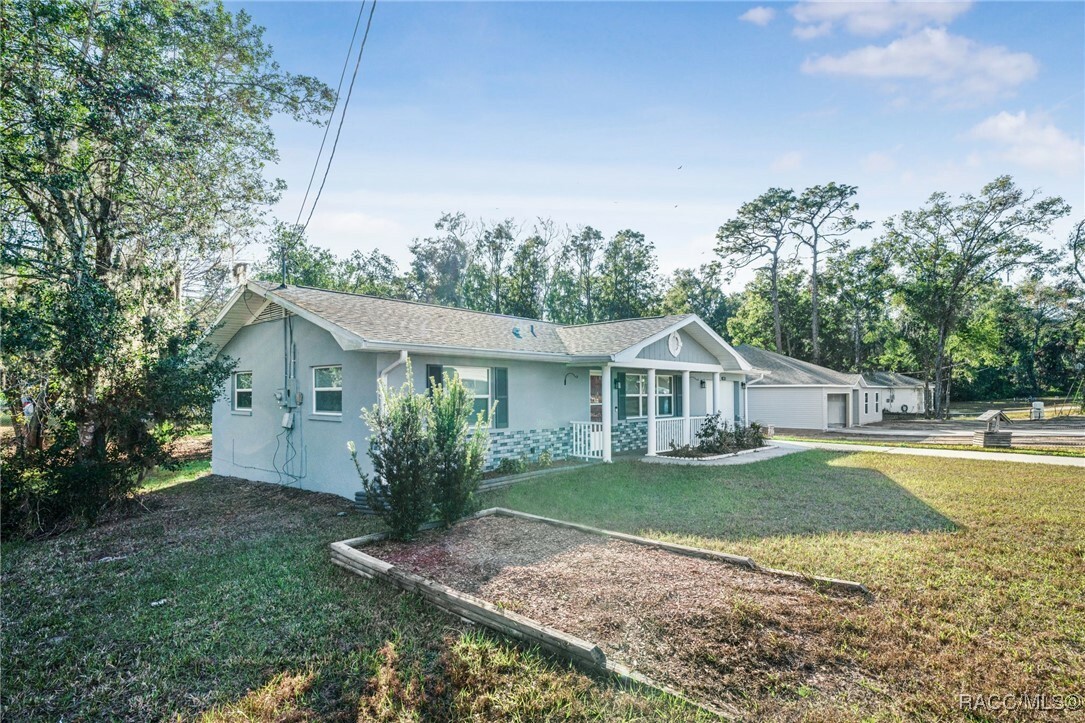 Property Photo:  321 E Inverness Boulevard  FL 34452 